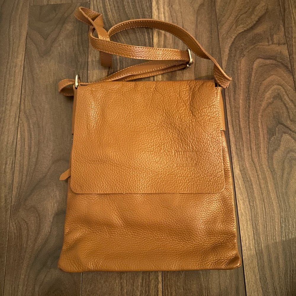 Handmade in Italy leather crossbody purse like new